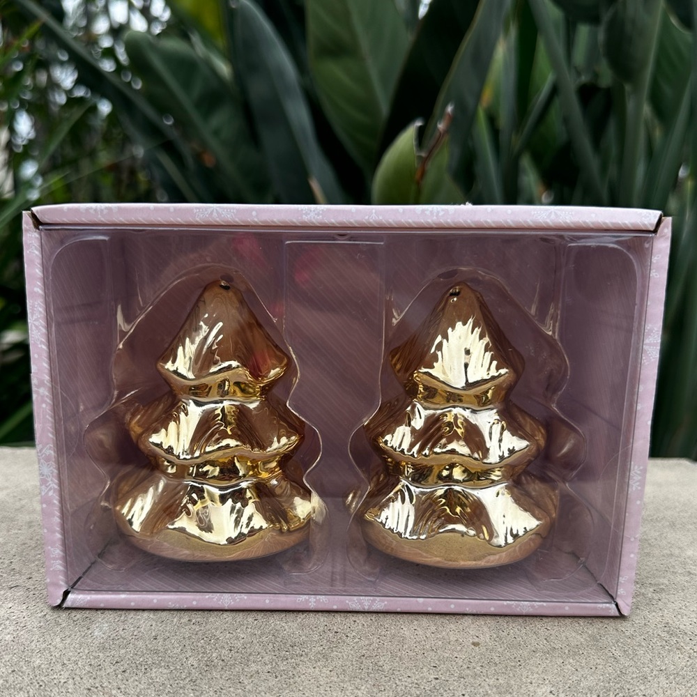 Peppermint & Pine Salt & Pepper Christmas tree shaker gold new in box HTF viral - Picture 1 of 4